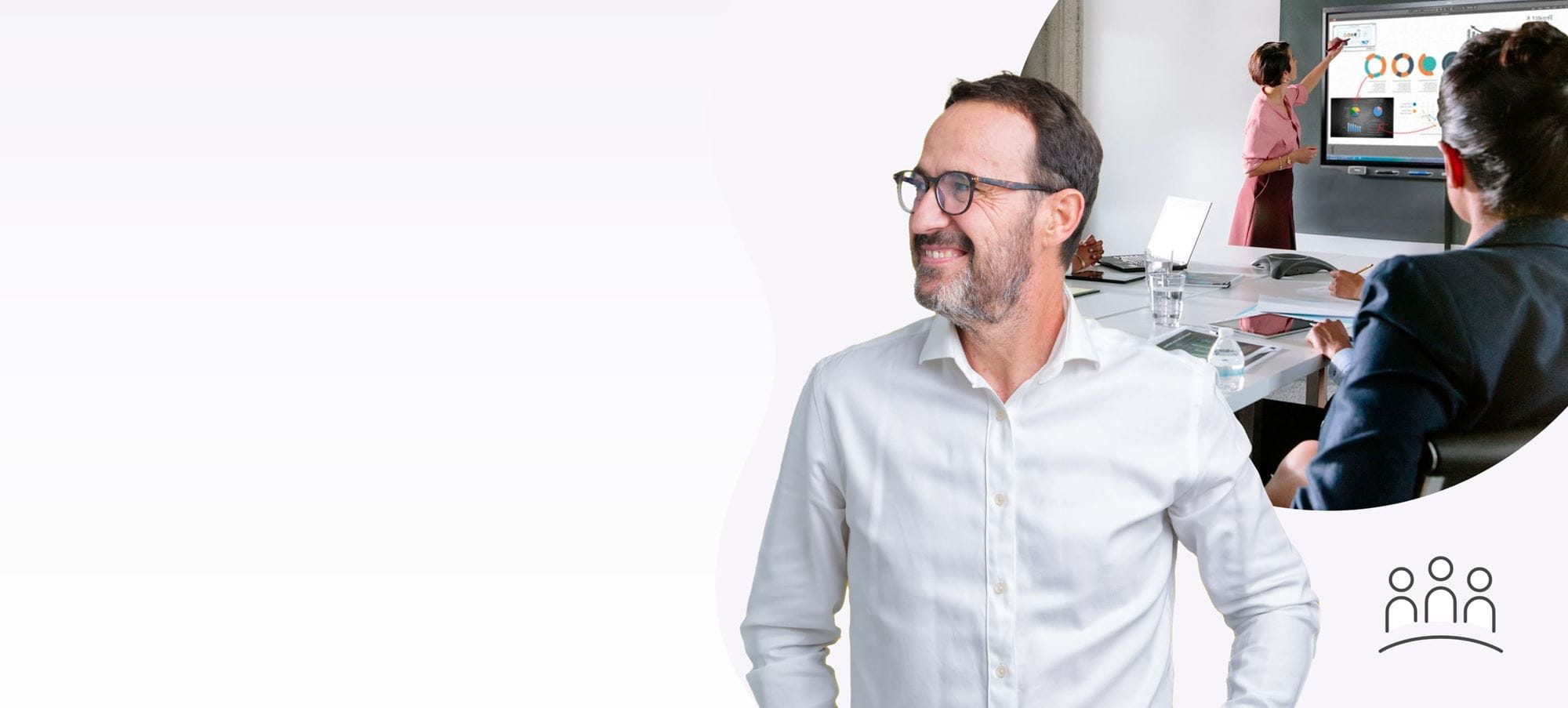 Business professionals using SMART Meeting Pro in an interactive workspace, featuring unlimited virtual collaboration.